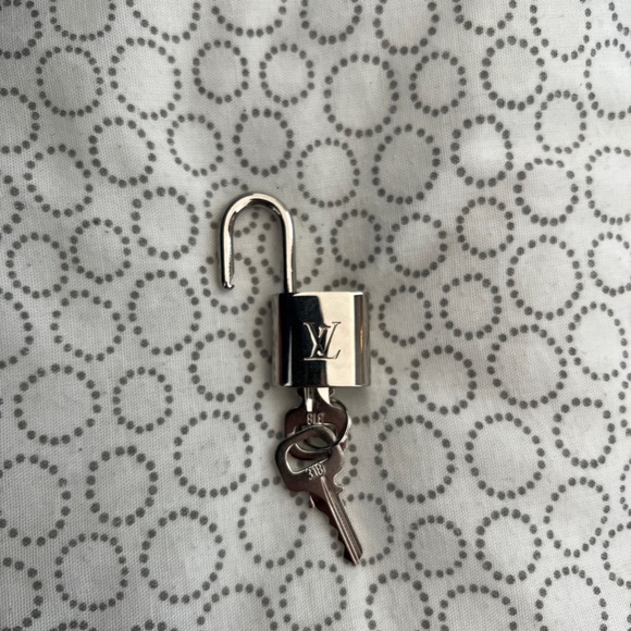 Louis Vuitton duffle bag - Picture 3 of 3